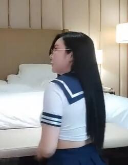 新一代女专题04-07微信跟个师哥约会