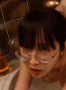 眼睛少妇一屁股