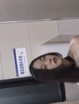 小母狗带项圈牵狗绳公厕调教
