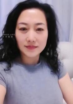 苹果风韵熟女自拍泄密流出