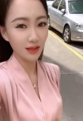 抖音6万粉丝的性感人妻这样的身材谁受得了