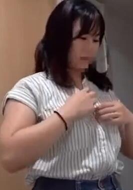 租客小姐姐日常洗澡换衣