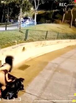 【嫩妹福利】人妻户外马路露出
