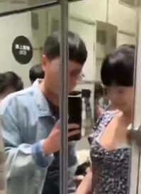 小叔和表嫂商场试衣间上演