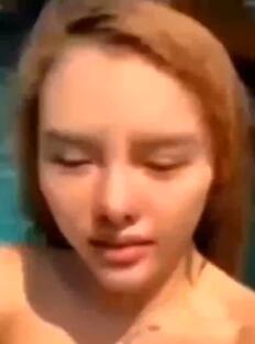 抖音小小鱼露泳池不雅视频流出